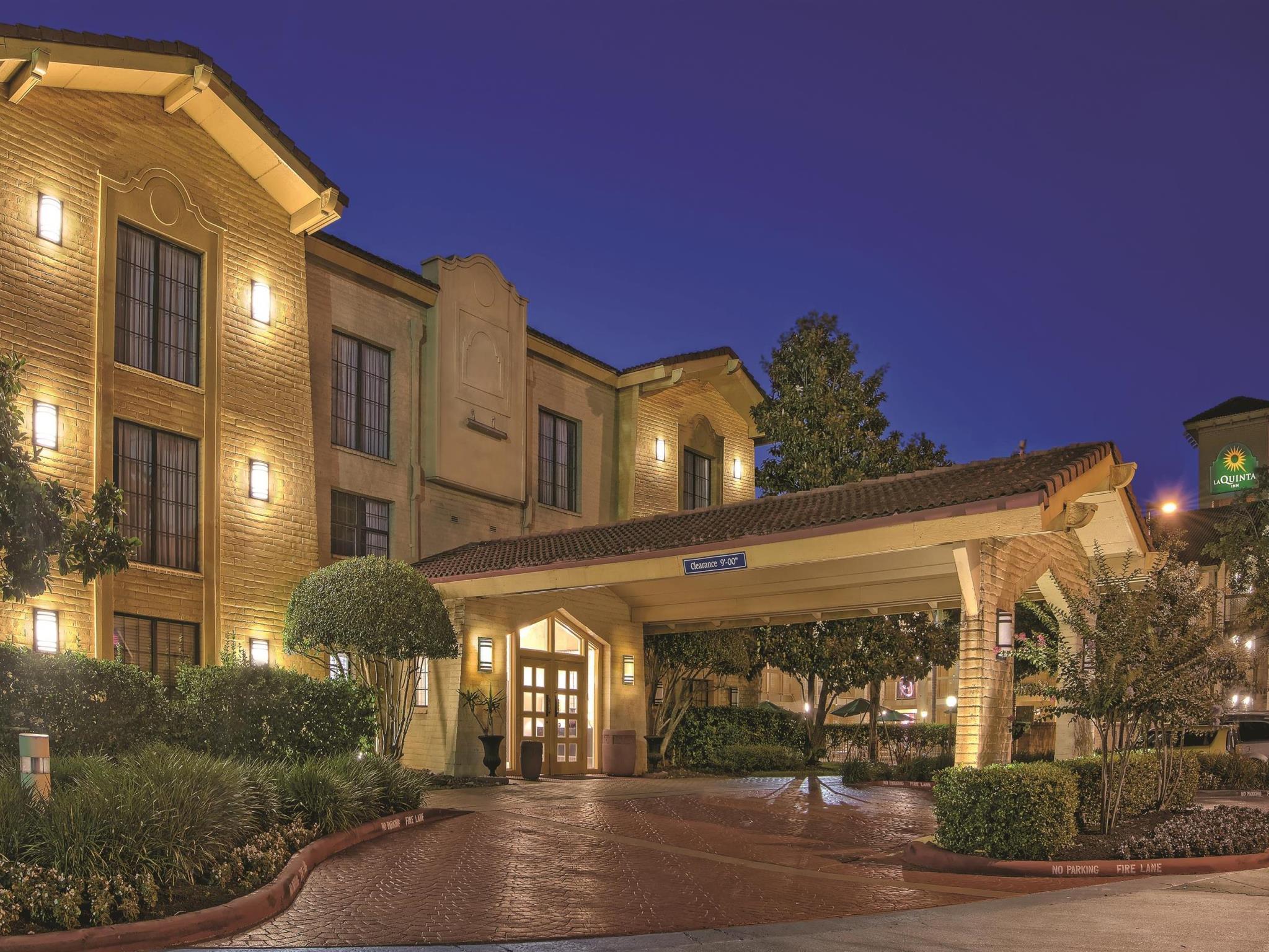 Отель Super 8 By Wyndham The Woodlands North Экстерьер фото