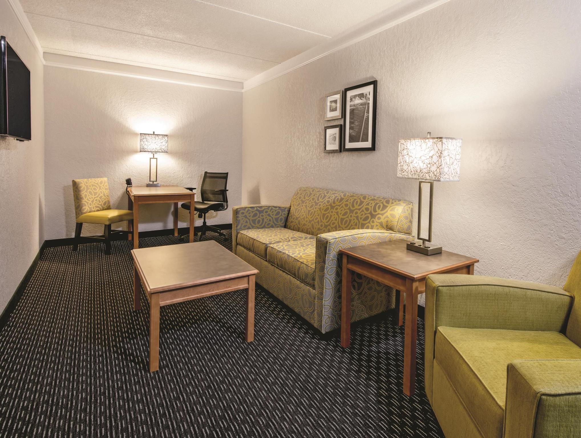 Отель Super 8 By Wyndham The Woodlands North Экстерьер фото