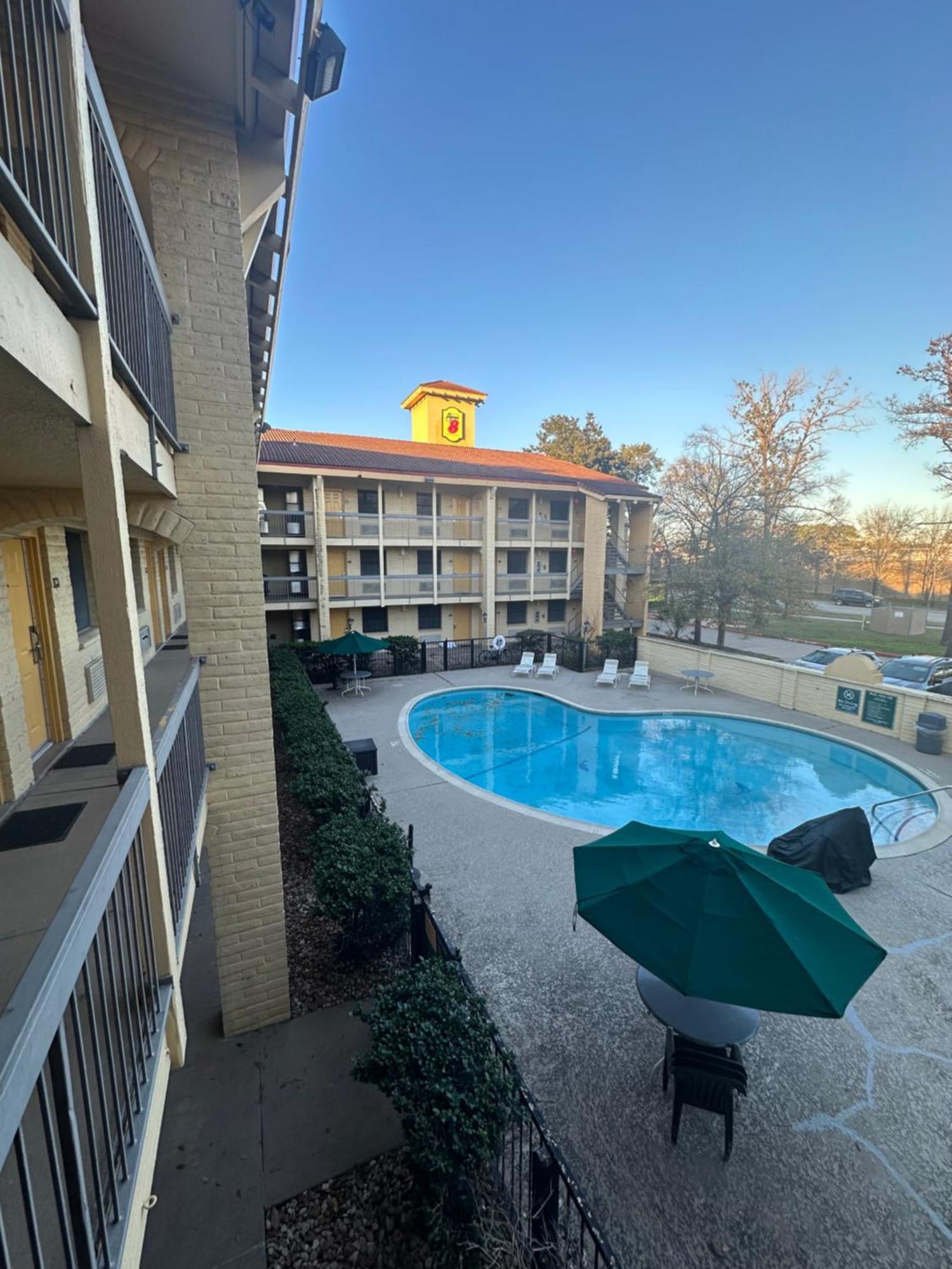 Отель Super 8 By Wyndham The Woodlands North Экстерьер фото