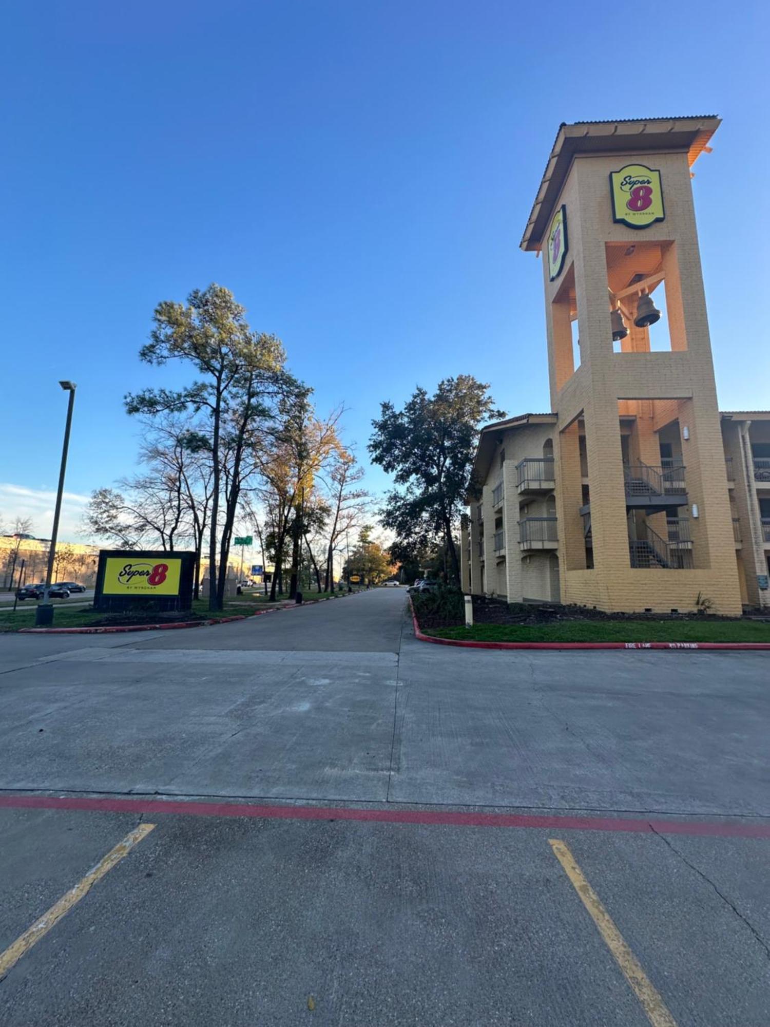 Отель Super 8 By Wyndham The Woodlands North Экстерьер фото