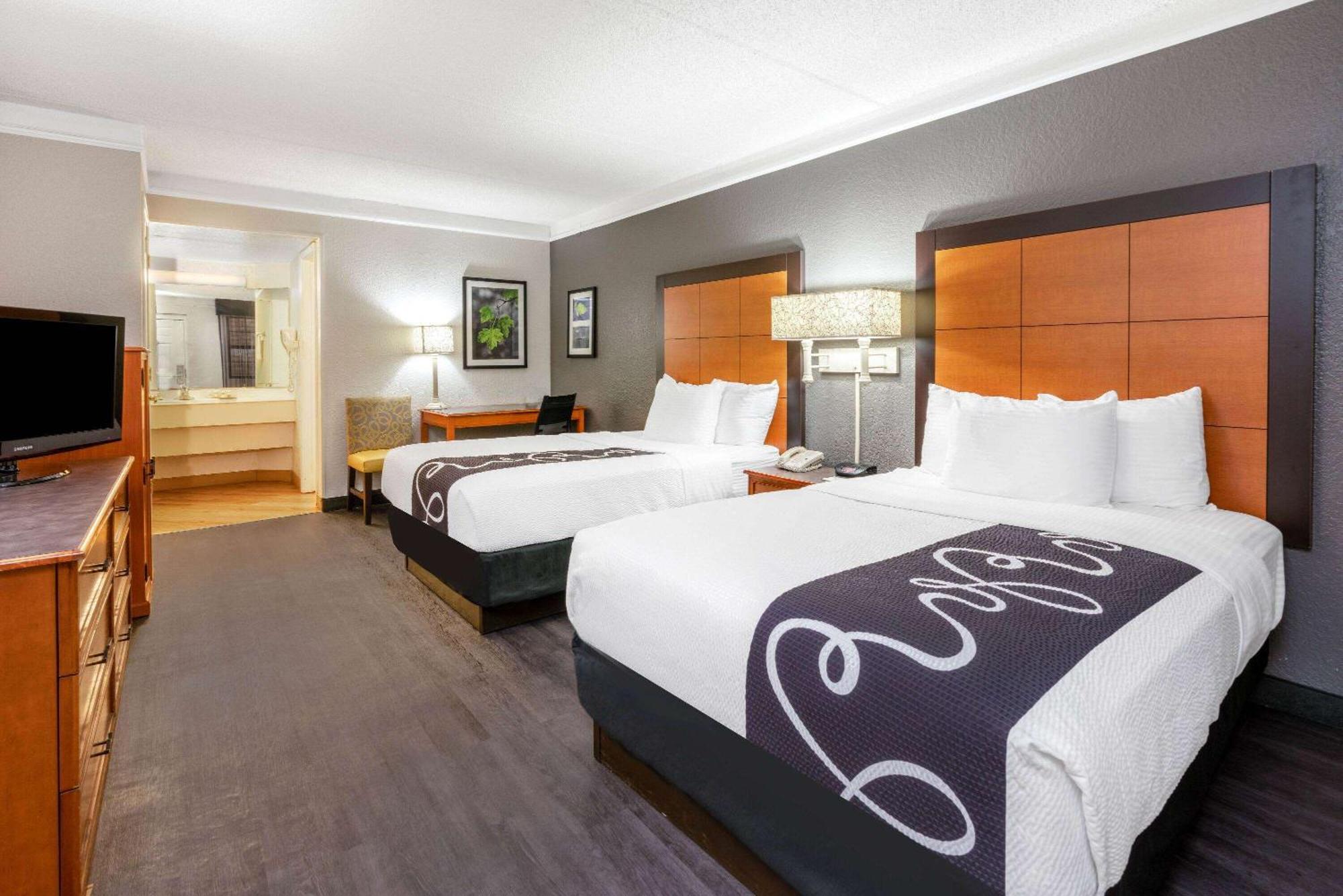 Отель Super 8 By Wyndham The Woodlands North Экстерьер фото