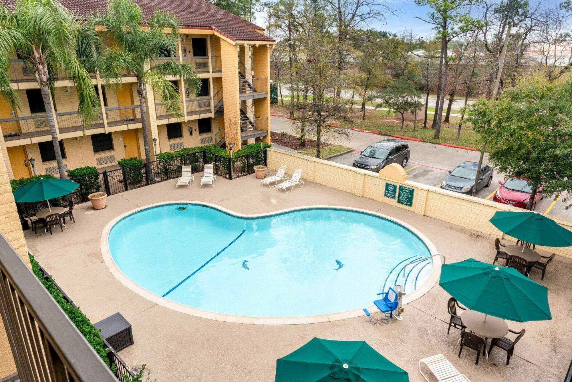 Отель Super 8 By Wyndham The Woodlands North Экстерьер фото