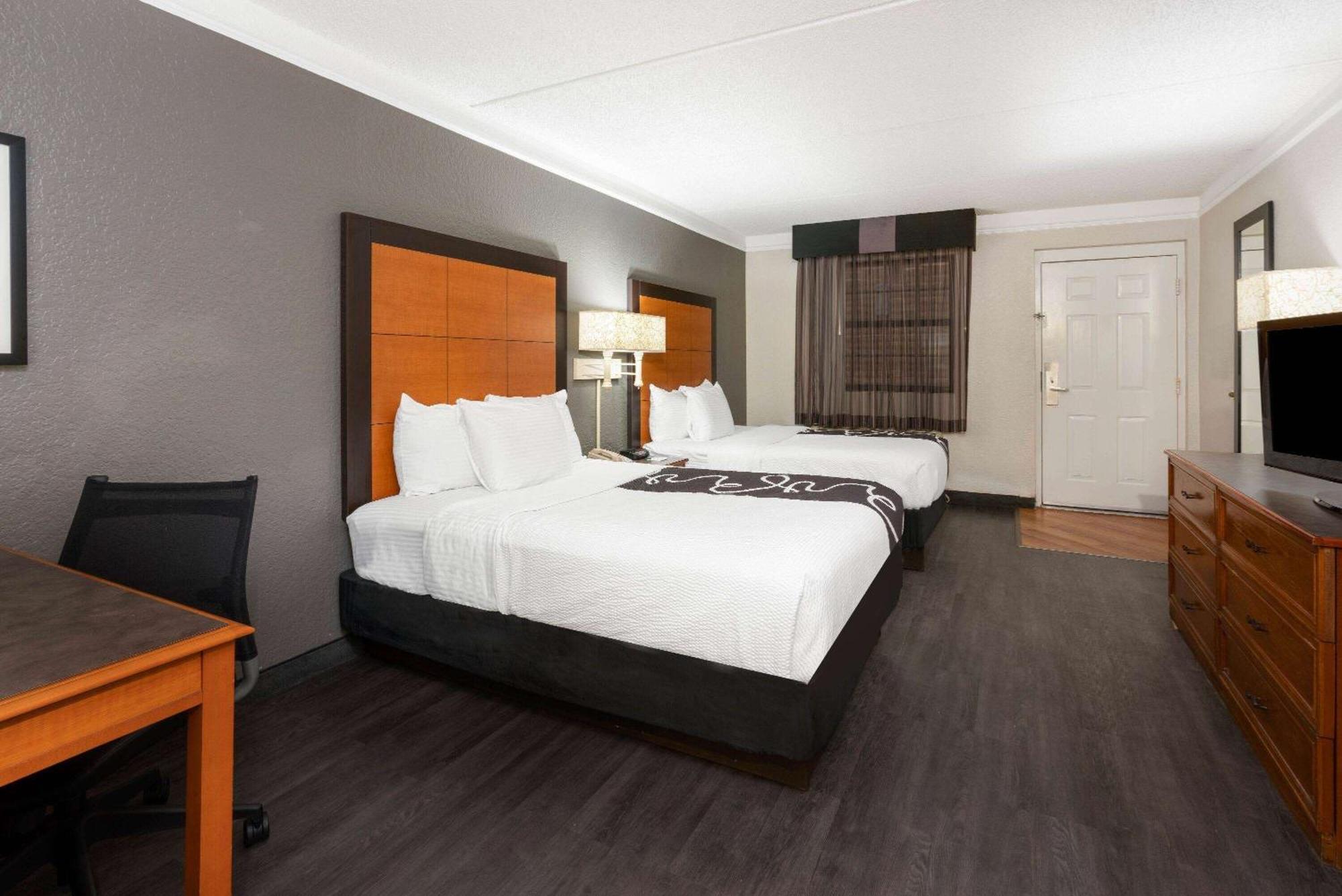 Отель Super 8 By Wyndham The Woodlands North Экстерьер фото