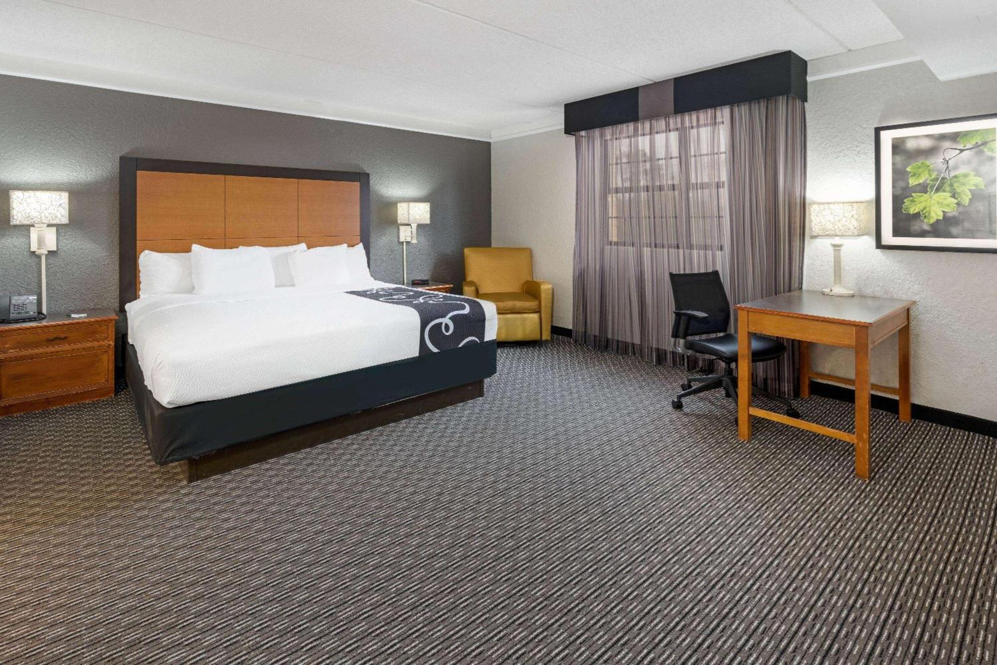 Отель Super 8 By Wyndham The Woodlands North Экстерьер фото