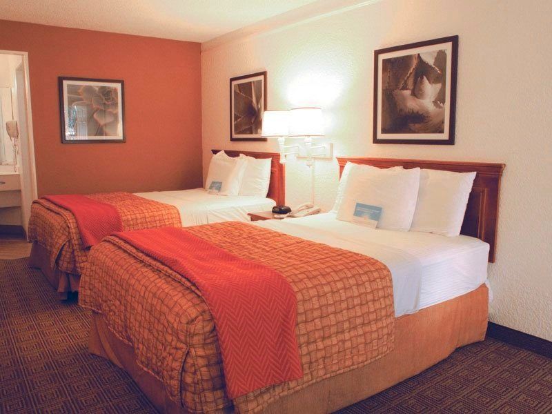 Отель Super 8 By Wyndham The Woodlands North Экстерьер фото